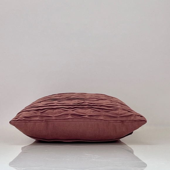 Southern Living Pintuck Rust pillow cover - Picture 6 of 6